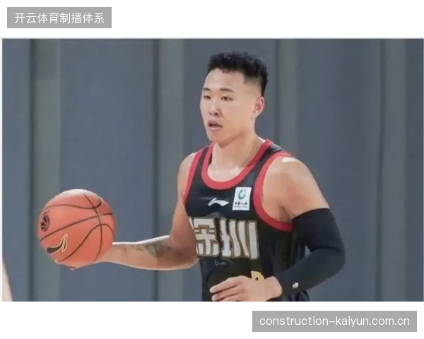深圳队核心贺希宁凭借赛季场均20.1分的优异表现,生涯首次荣膺常规赛MVP 深圳队核心贺希宁凭借赛季场均20.1分的优异表现,生涯首次荣膺常规赛MVP